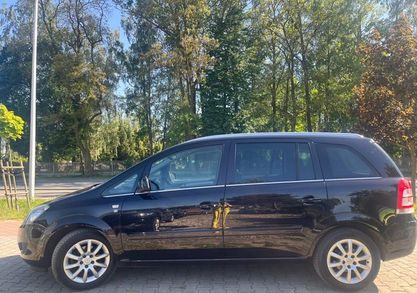 Opel Zafira cena 21900 przebieg: 227000, rok produkcji 2010 z Łuków małe 631